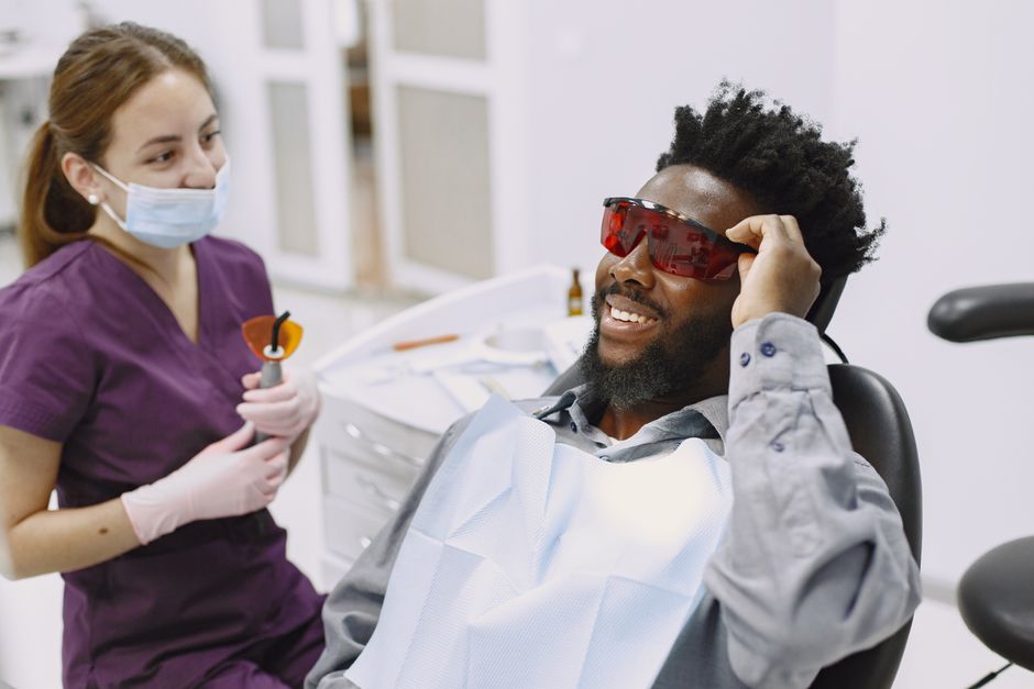 Implantul dentar rapid Fast & Fixed: Recăpătarea zâmbetului într-o singură zi la Cris Smile Studio