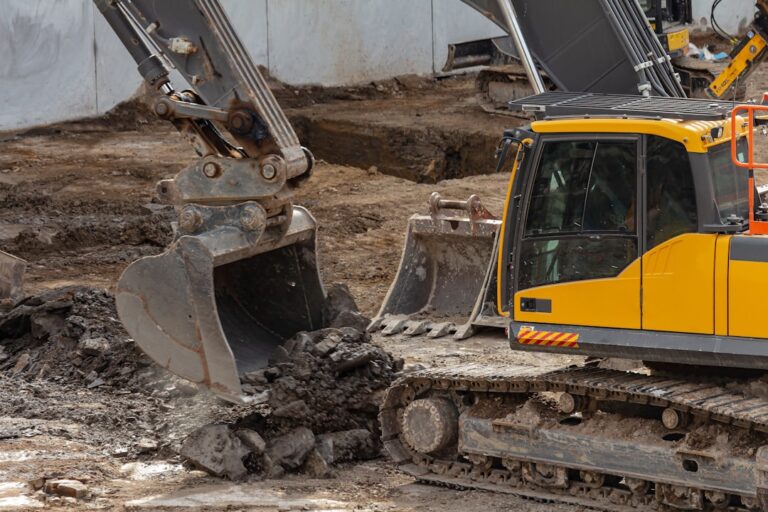 Photo Excavator digging