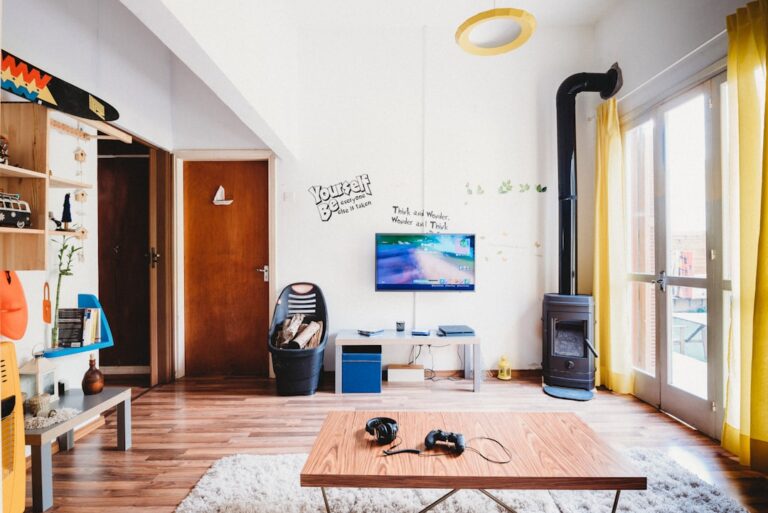 Photo decorate first apartment without much money