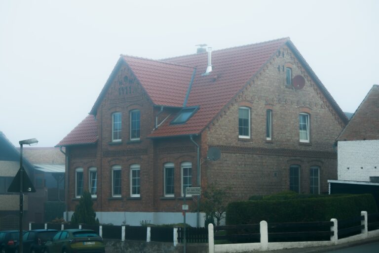 Photo house near school