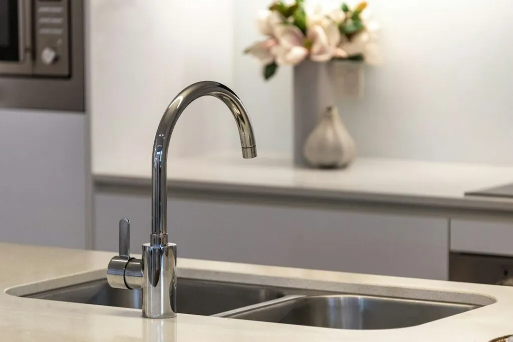 Photo kitchen sink stainless steel vs ceramic tips